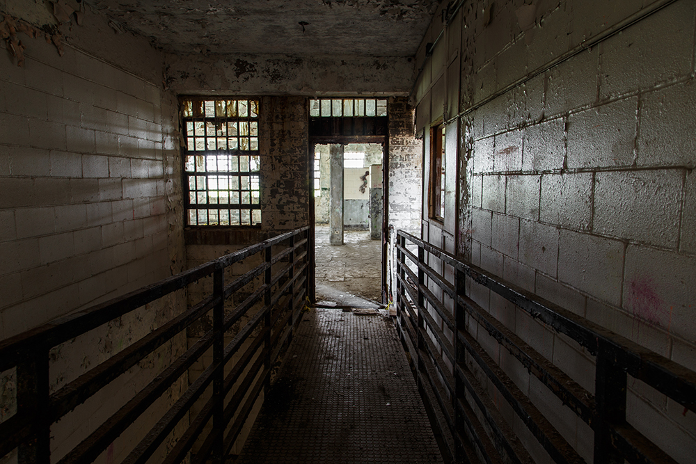 Renz Women's Prison © 2014 sublunar